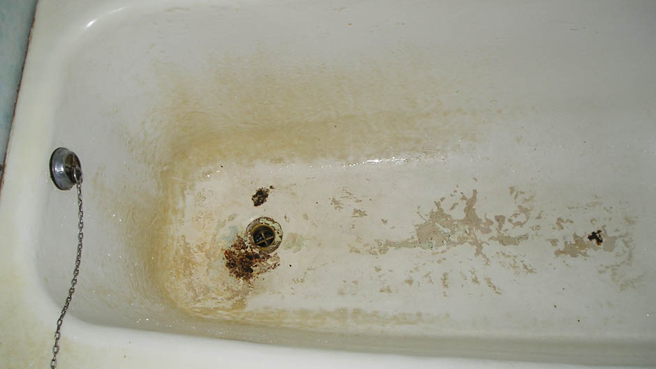Почему не стоит самостоятельно заниматься реставрацией ванны